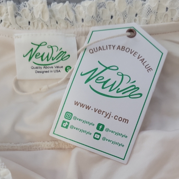 Chic Cream Ruffled Mini Skirt - Picture 2 of 4